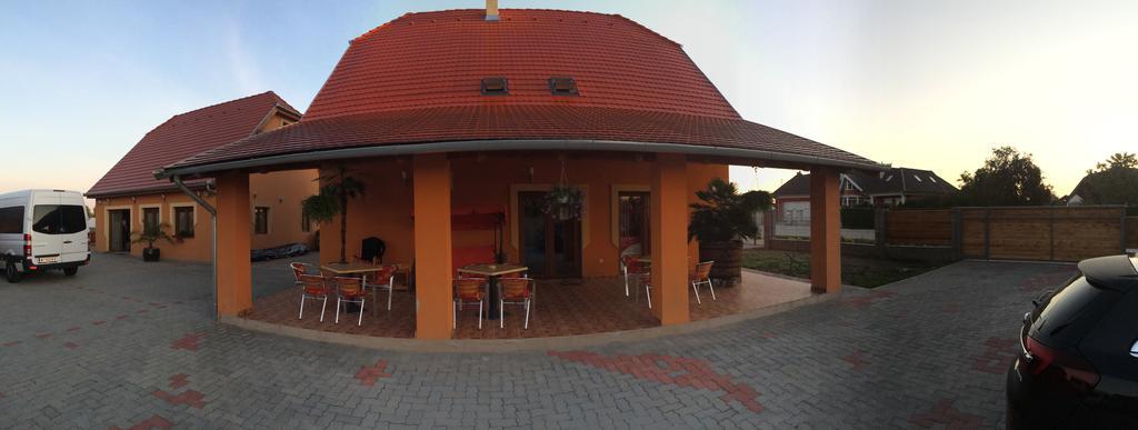 Bibic Vendeghazak Hotel Nagybajom Екстериор снимка