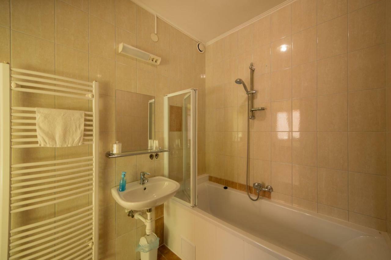 Bibic Vendeghazak Hotel Nagybajom Екстериор снимка