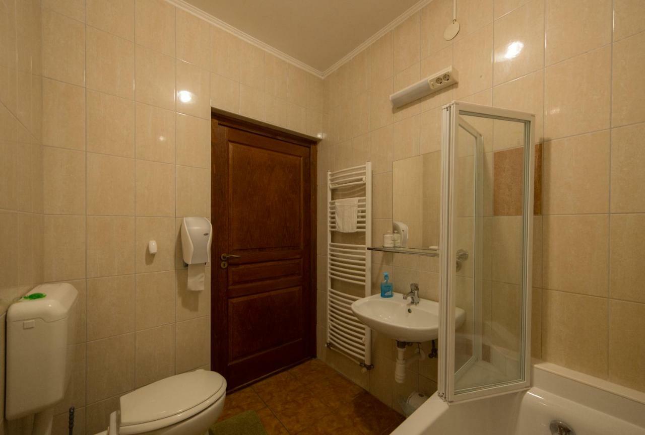 Bibic Vendeghazak Hotel Nagybajom Екстериор снимка